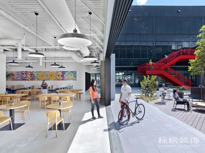 非?？岬霓k公室裝修設計欣賞—時尚Vans青春文化